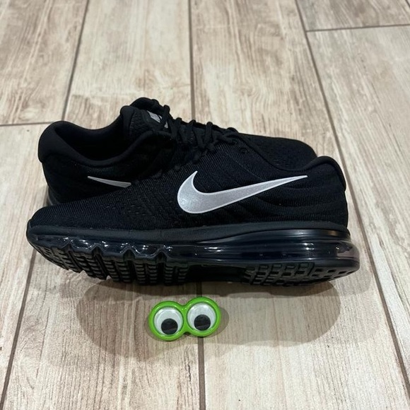 🔥NEW Nike Air Max 2017 Running Triple Black Reflective White Shoes Men’s - Picture 6 of 8